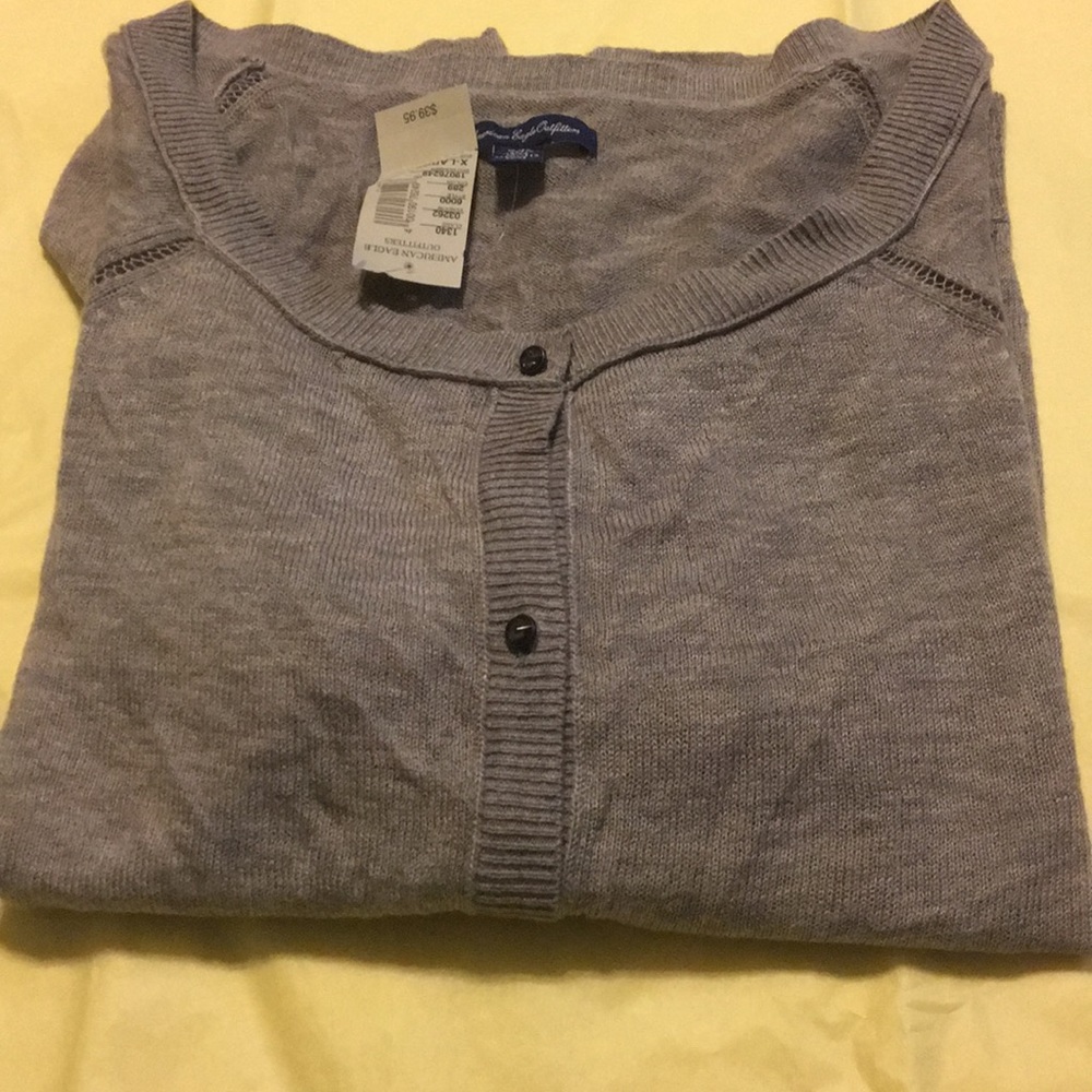 Brand new American Eagle top. Gray color,XL size.